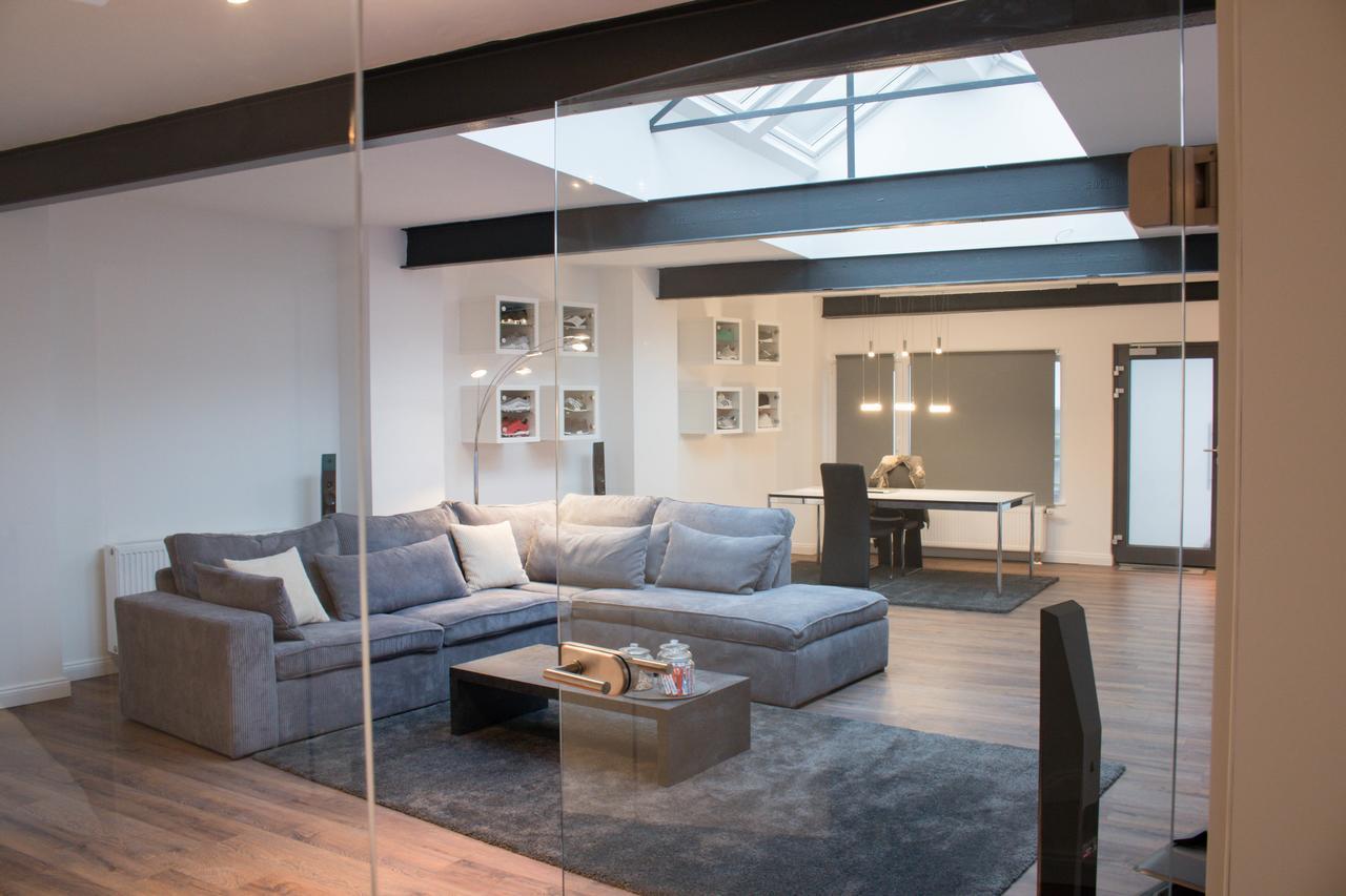 White Lofty Und White Studio Düsseldorf Extérieur photo